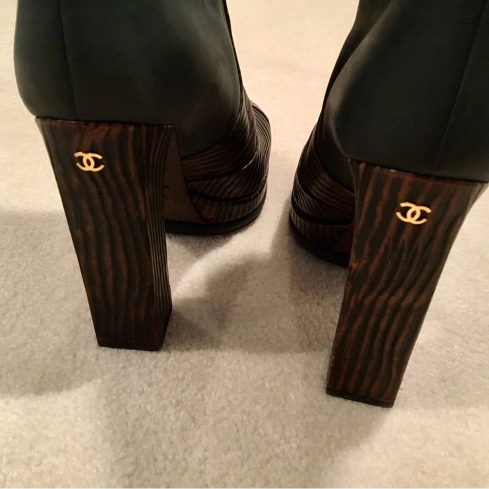 Chanel Black and Brown Knee-High Boots - Picture 4 of 17